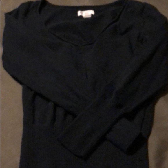 3 sweaters - Picture 2 of 7